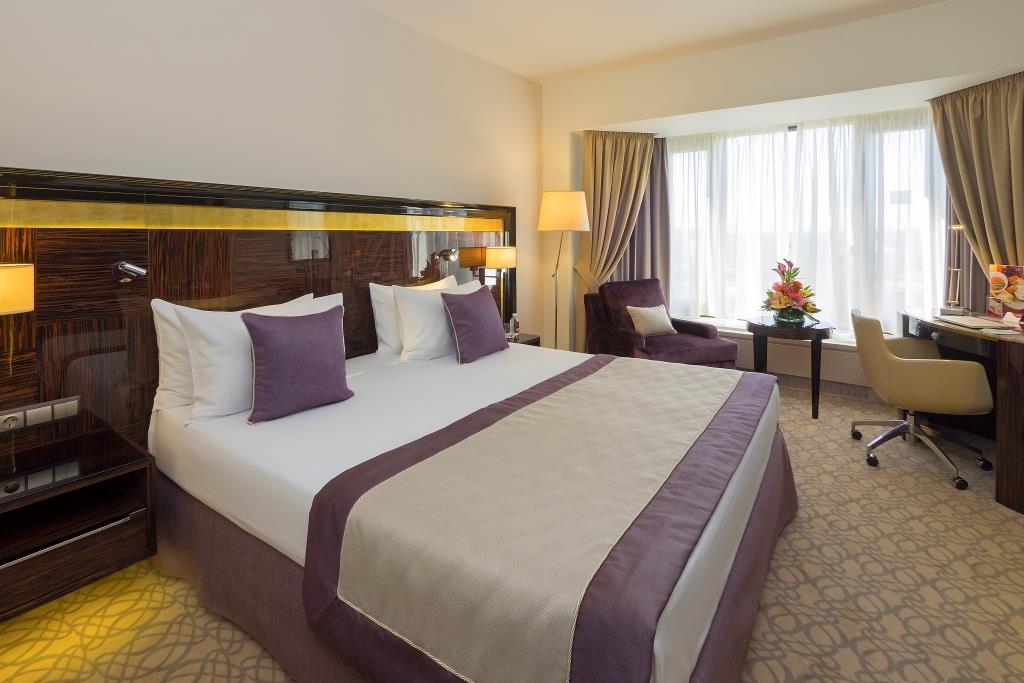 Plaza moscow world trade. Crowne Plaza Moscow. Отель Crowne Plaza. Crowne Plaza Moscow World trade. Crowne Plaza Moscow 5*.